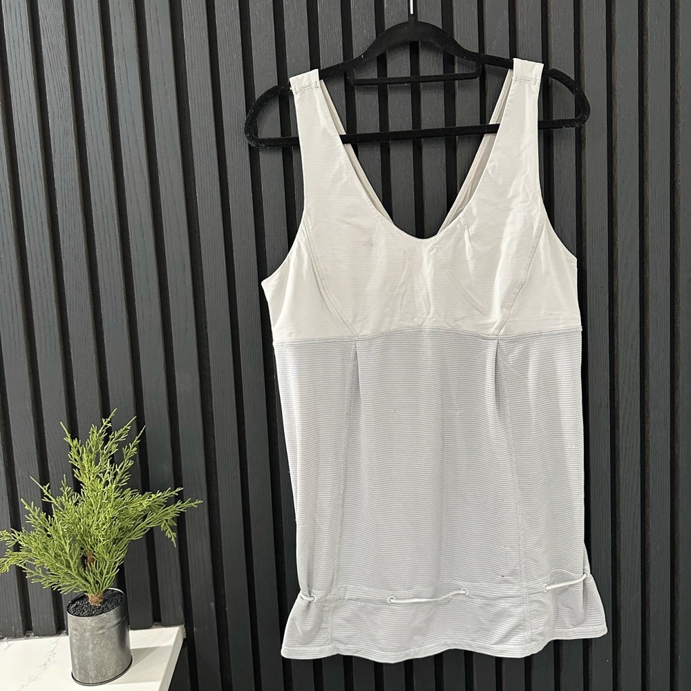 Lululemon Hustle & Bustle Tank
Heathered Light Grey